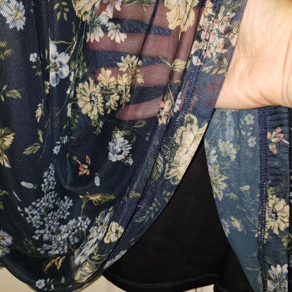 Love Scarlett Floral Print Mesh Blouse - Picture 5 of 8